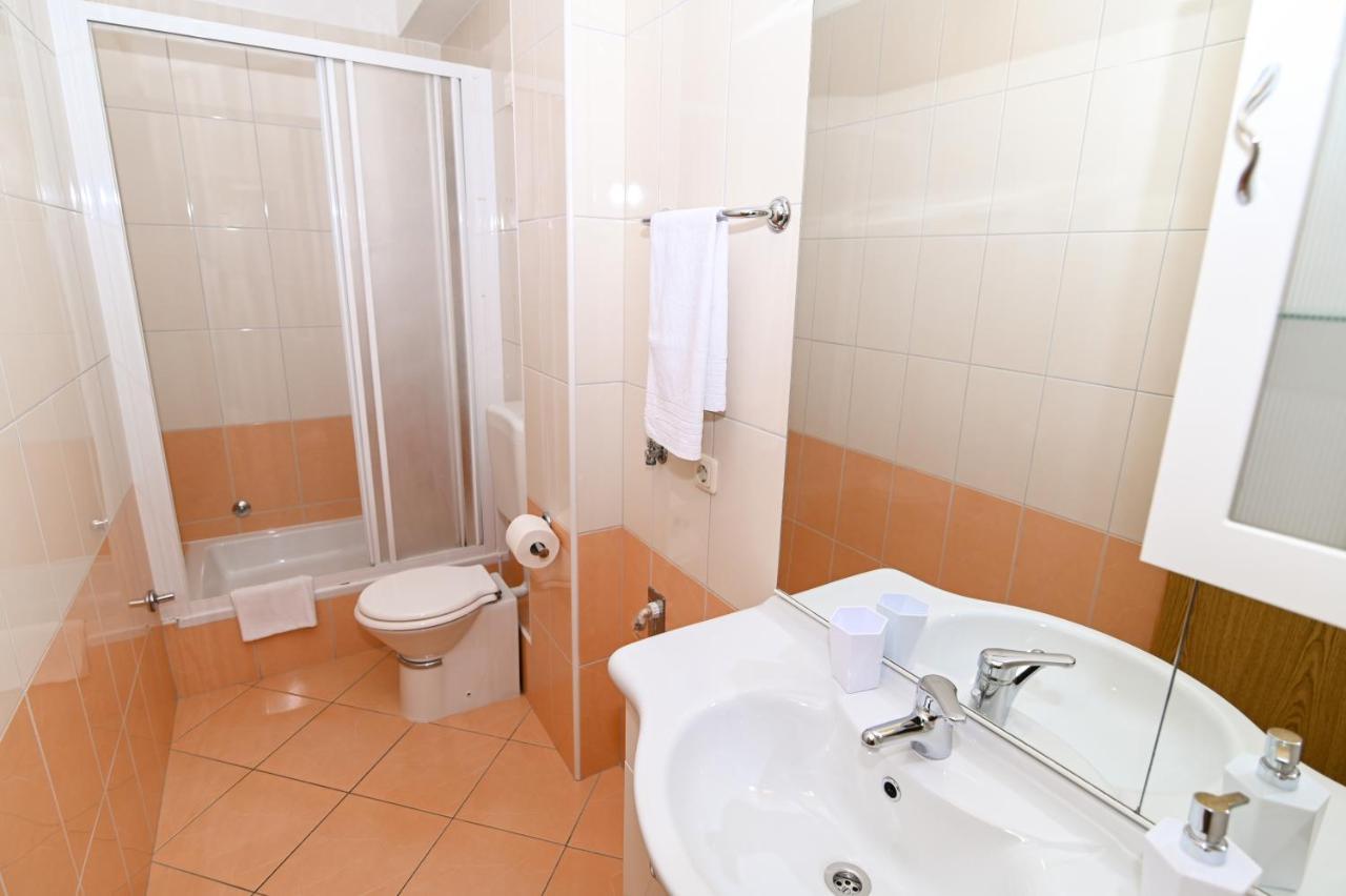 Apartmani Adria Трогир Екстериор снимка